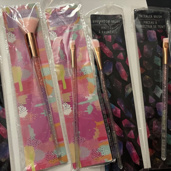 MAKE- UP BRUSHES - Picture 3 of 3